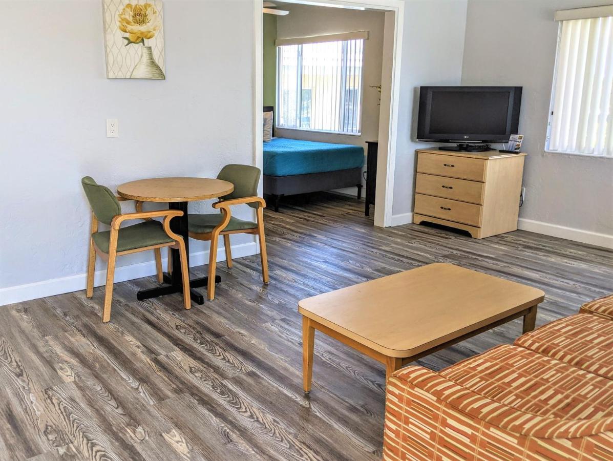 Johns Pass Motel 2*